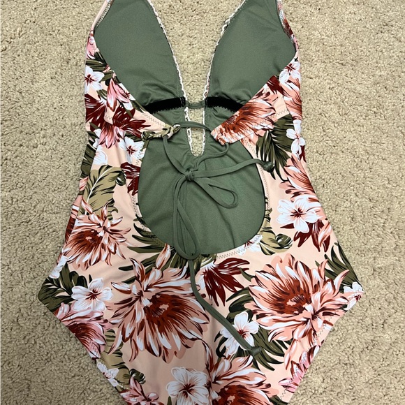 Floral one-piece swim suit - Picture 2 of 3